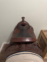Load image into Gallery viewer, 16” Circle Y Trail Western Saddle