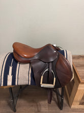 Load image into Gallery viewer, 17” Antares 2001 English Saddle