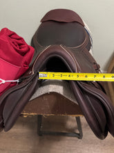 Load image into Gallery viewer, 17.5” CWD 2022 SE3 Jump Saddle