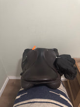 Load image into Gallery viewer, 17.5” Custom Monte Carlo Monoflap Jump Saddle