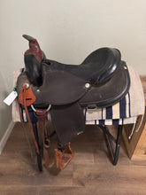 Load image into Gallery viewer, 16.5” Abetta Hybrid Western Saddle XX