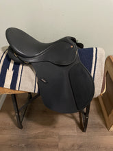 Load image into Gallery viewer, 16.5” Black Wintec AP English Synthetic Saddle