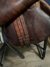 Load image into Gallery viewer, 16.5” 2005 Antares Jump Saddle
