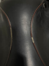 Load image into Gallery viewer, 17.5” W Trilogy Dressage Saddle