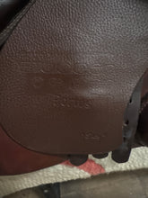 Load image into Gallery viewer, 17.5 Stubben Portos AP English Saddle