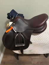 Load image into Gallery viewer, 17” Antares Jump Saddle