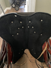 Load image into Gallery viewer, 15” Black Western Saddle