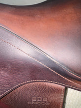 Load image into Gallery viewer, 17.5 Stubben Portos AP English Saddle