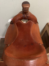 Load image into Gallery viewer, 15.5” Dakota Roping Western Saddle