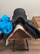 Load image into Gallery viewer, 16” Wintec Adjustable AP English Saddle