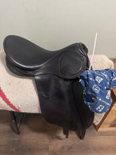 Load image into Gallery viewer, 17.5" Stubben Dressage Saddle