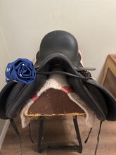 Load image into Gallery viewer, 17.5" Baines Dressage Saddle