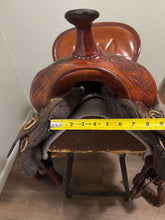 Load image into Gallery viewer, 16.5” Tucker Western Saddle
