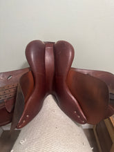 Load image into Gallery viewer, 17” Custom Jump Saddle