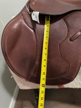 Load image into Gallery viewer, 17.5 Pessoa Heritage Jump Saddle
