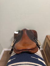 Load image into Gallery viewer, 17” Antares 2001 English Saddle