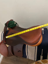 Load image into Gallery viewer, 17” Pessoa Jump Saddle
