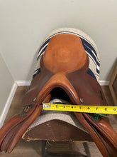 Load image into Gallery viewer, 16.5” Pessoa Jump Saddle