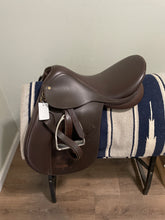 Load image into Gallery viewer, 17.5” Collegiate AP English Saddle