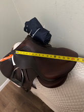 Load image into Gallery viewer, 17” Antares Jump Saddle