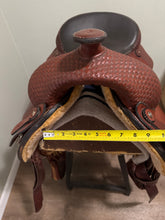 Load image into Gallery viewer, 18” Frontier Western Saddle