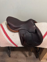 Load image into Gallery viewer, 16.5" Devoucoux Huarra Monoflap Jump Saddle