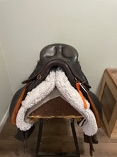 Load image into Gallery viewer, 17” Orthoflex Stitchdown Endurance Saddle