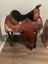 Load image into Gallery viewer, 15.5” Circle Y Western Saddle