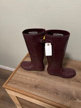 Load image into Gallery viewer, 7 Med Burgundy Hunter Rain Boots