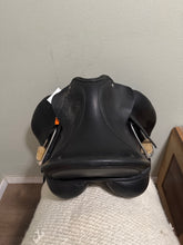 Load image into Gallery viewer, 17.5” 2016 Custom Monoflap Dressage Saddle