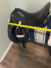 Load image into Gallery viewer, 18.5” Revere Dressage Saddle