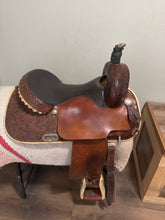 Load image into Gallery viewer, 16” Circle Y Barrel Saddle