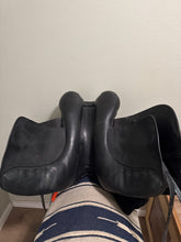 Load image into Gallery viewer, 17.5” W Trilogy Dressage Saddle