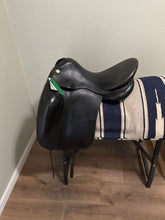 Load image into Gallery viewer, 16” Prestige 2000 Dressage Saddle