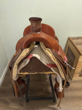 Load image into Gallery viewer, 15.5” Dakota Roping Western Saddle