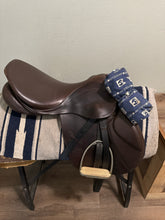 Load image into Gallery viewer, 18” Stubben Edelweiss Jump Saddle