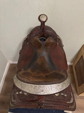 Load image into Gallery viewer, 15.5” Circle Y Equitation Saddle