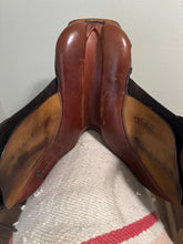 Load image into Gallery viewer, 16.5” Courbette AP English Saddle