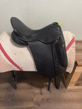 Load image into Gallery viewer, 18" Albion Dressage Saddle