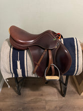 Load image into Gallery viewer, 17” Prestige Jump Saddle