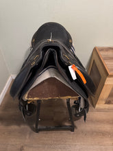 Load image into Gallery viewer, 17” Gaston Mercier Endurance Saddle