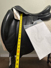Load image into Gallery viewer, 17” Hermes Corlandus Monoflap Dressage Saddle
