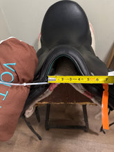 Load image into Gallery viewer, 17.5” Voltaire  Adelaide Monoflap Dressage Saddle