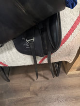 Load image into Gallery viewer, 17.5" Baines Dressage Saddle