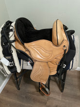 Load image into Gallery viewer, 14” Sensation Treeless Saddle With Girth And Pad