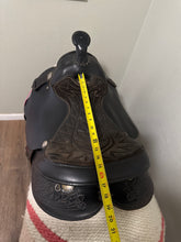 Load image into Gallery viewer, 15” Round Skirt Western Saddle