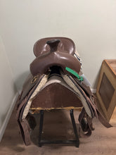Load image into Gallery viewer, 16.5” Roundtree Western Saddle