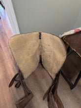 Load image into Gallery viewer, 16” Western Roping Saddle