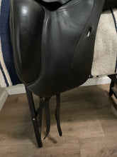 Load image into Gallery viewer, 17” DK Air Flock Monoflap Dressage Saddle