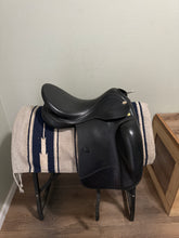 Load image into Gallery viewer, 17” Prestige 2000 Dressage Saddle